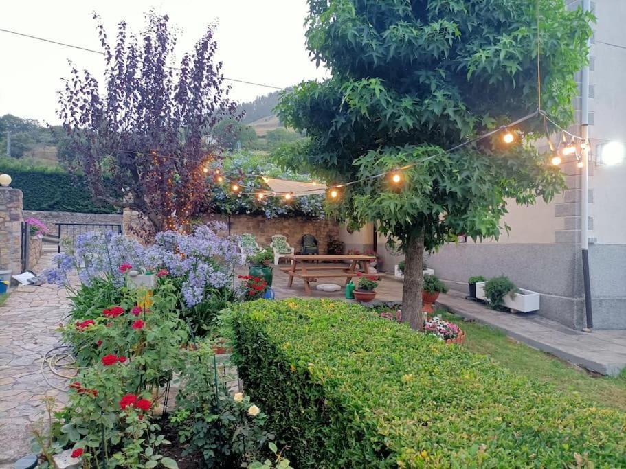 La Flor De Toranzo "Vive Los Valles Pasiegos" Prases Kültér fotó